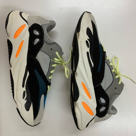 Yezzy 700 Wave Runners - Picture 2 of 9